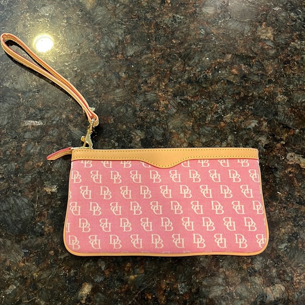 BRAND NEW Dooney & Bourke pink wristlet